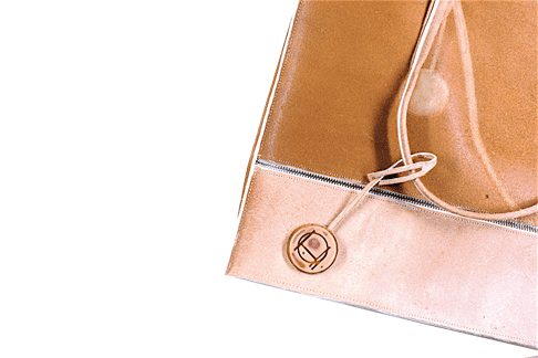 Bolso de cuero humano, elaborado con ADN de una persona fallecida